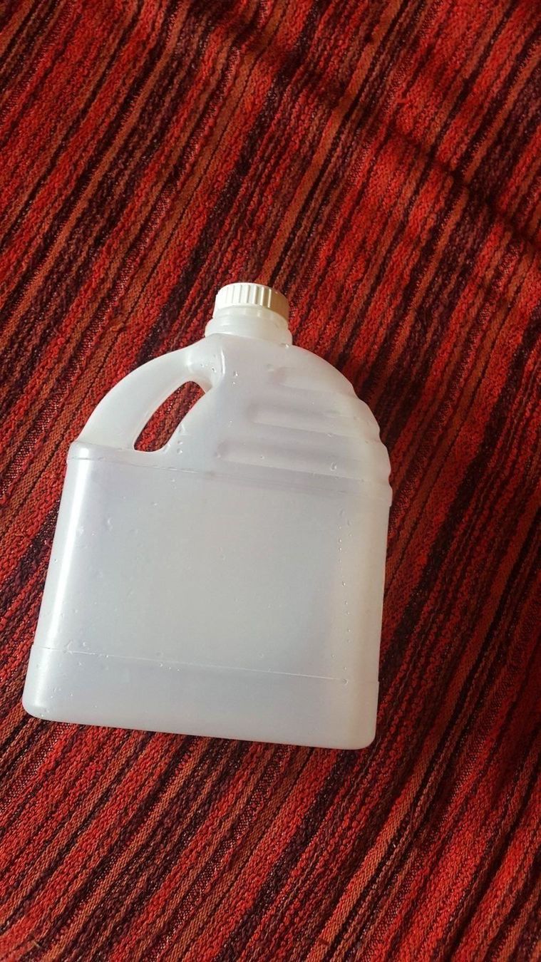 Tanks, Kanister & Leitungen: Kanister 2 Liter mit Schraubverschluss – Gebraucht aus Hondrich von Ebro01