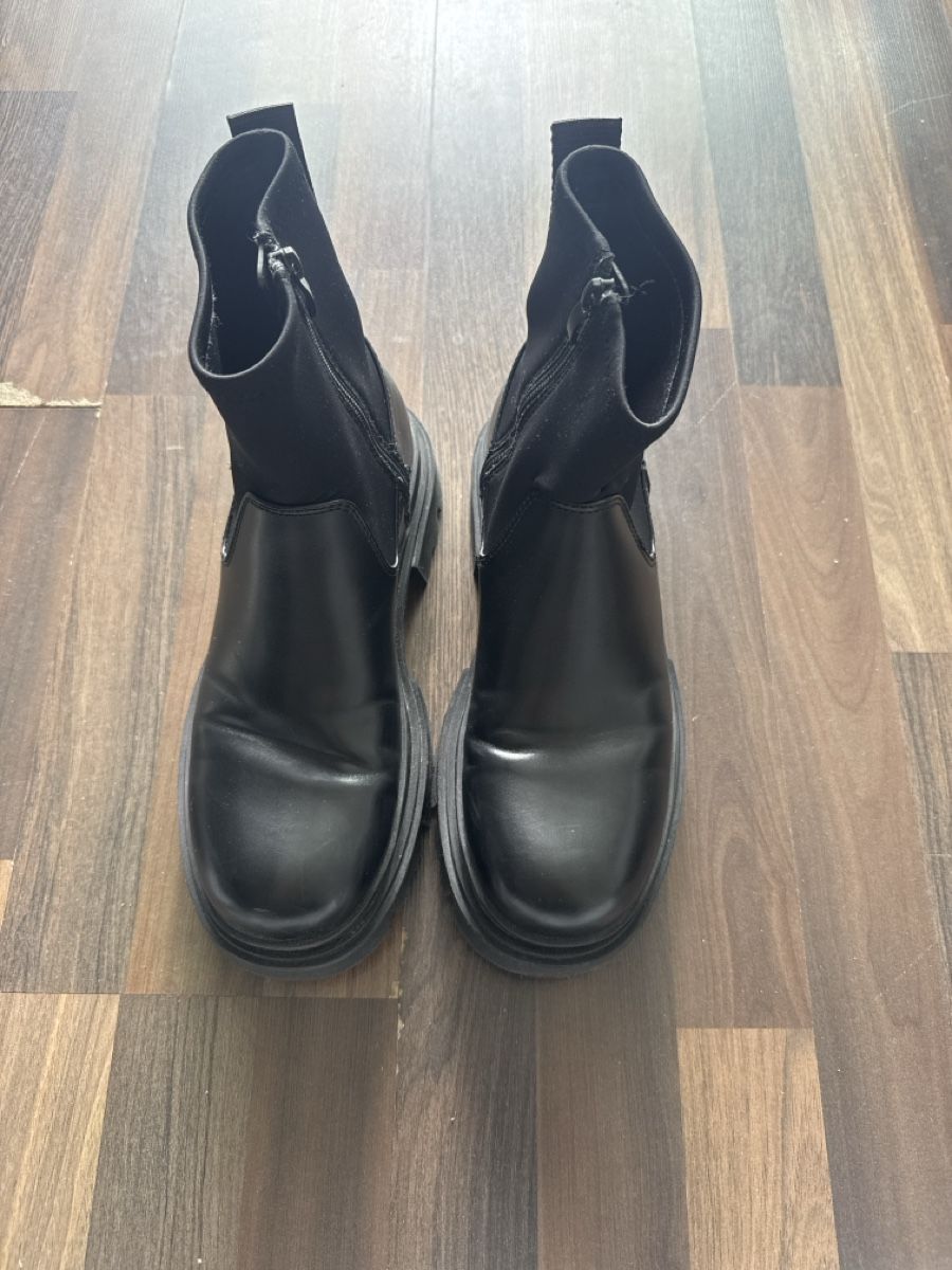 Zara Chaussures hommes: BOTTES NOIR SIMILI CUIR / TAILLE 42 – D'occasion à Chêne-Bougeries par yoanmamane