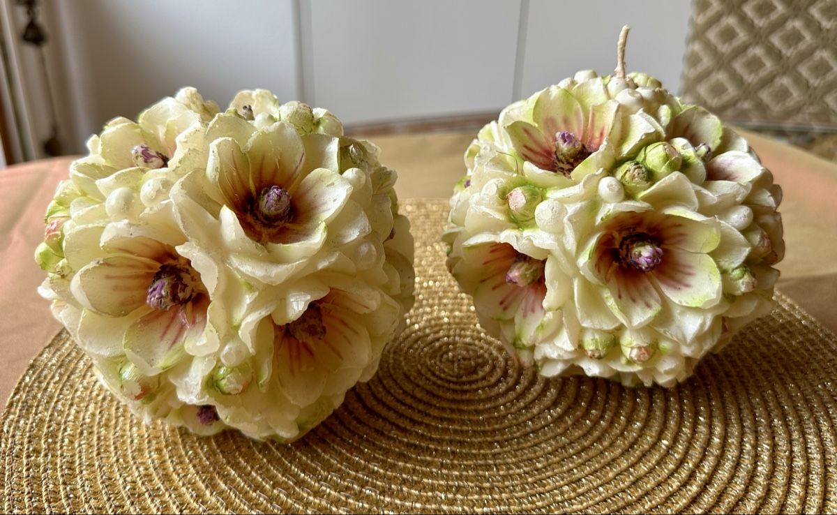 Kerzen: 2 Kugelkerzen, Deko, Blumen, neuwertig – Gebraucht aus Basel von mcescher64 2
