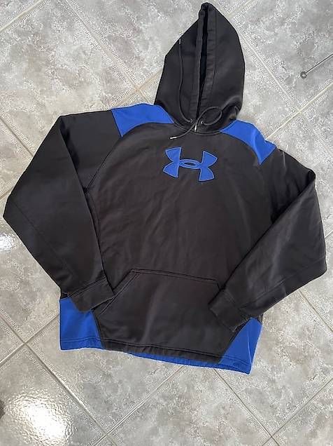Under Armour Maglioni & Felpe: Under Armour mit Kapuze Gr. L  *** – Nuovo (secondo la descrizione) da Zürich venduto da Fifa