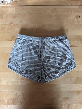 Kurze Hose Damen Gr. S Grau-Weiss gestreift Sommer 