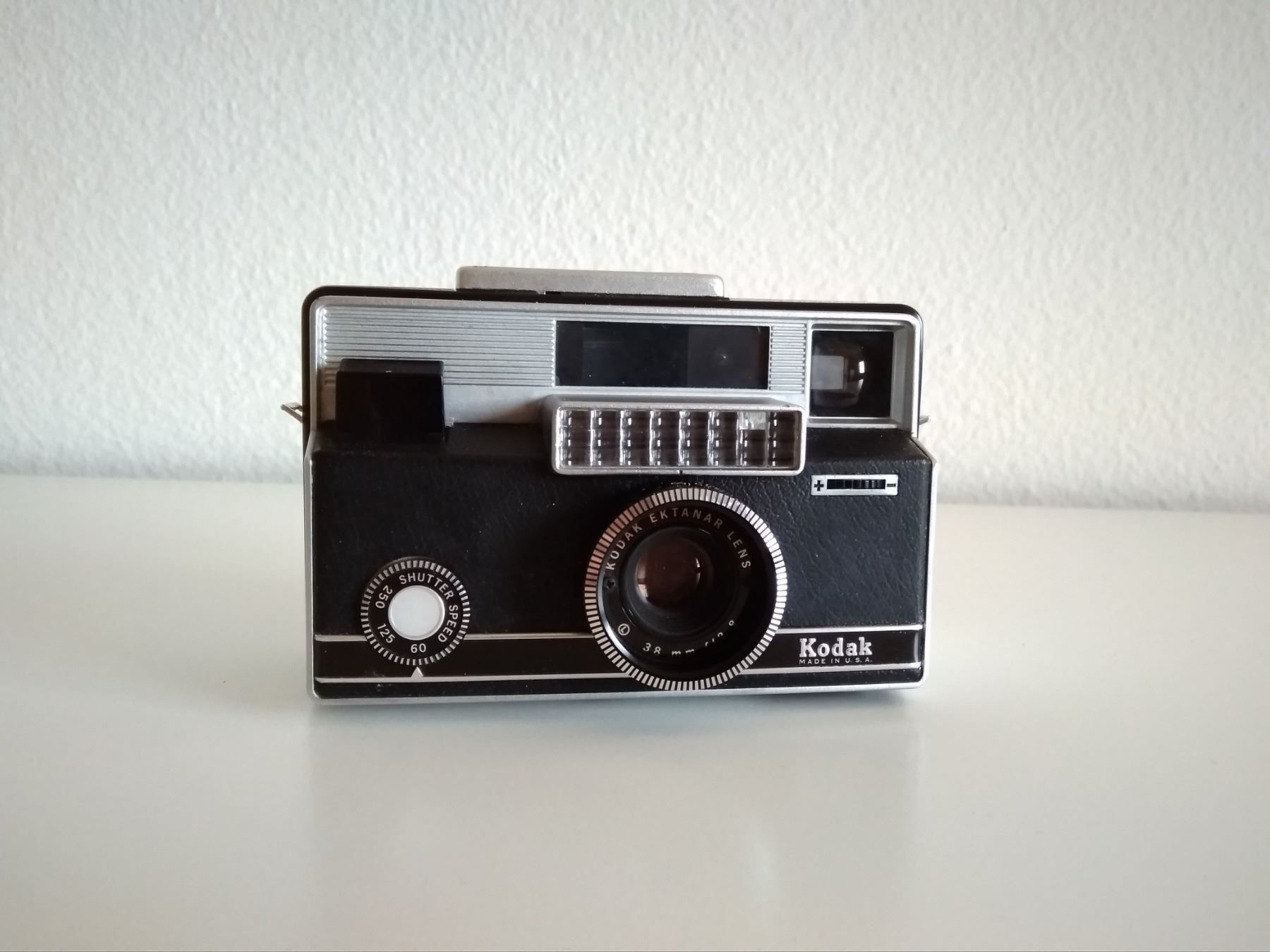 Kodak Fotocamera: Vintage Kodak Instamatic 700 mit Tasche – Usato da Dietikon venduto da Branquinha1981 1