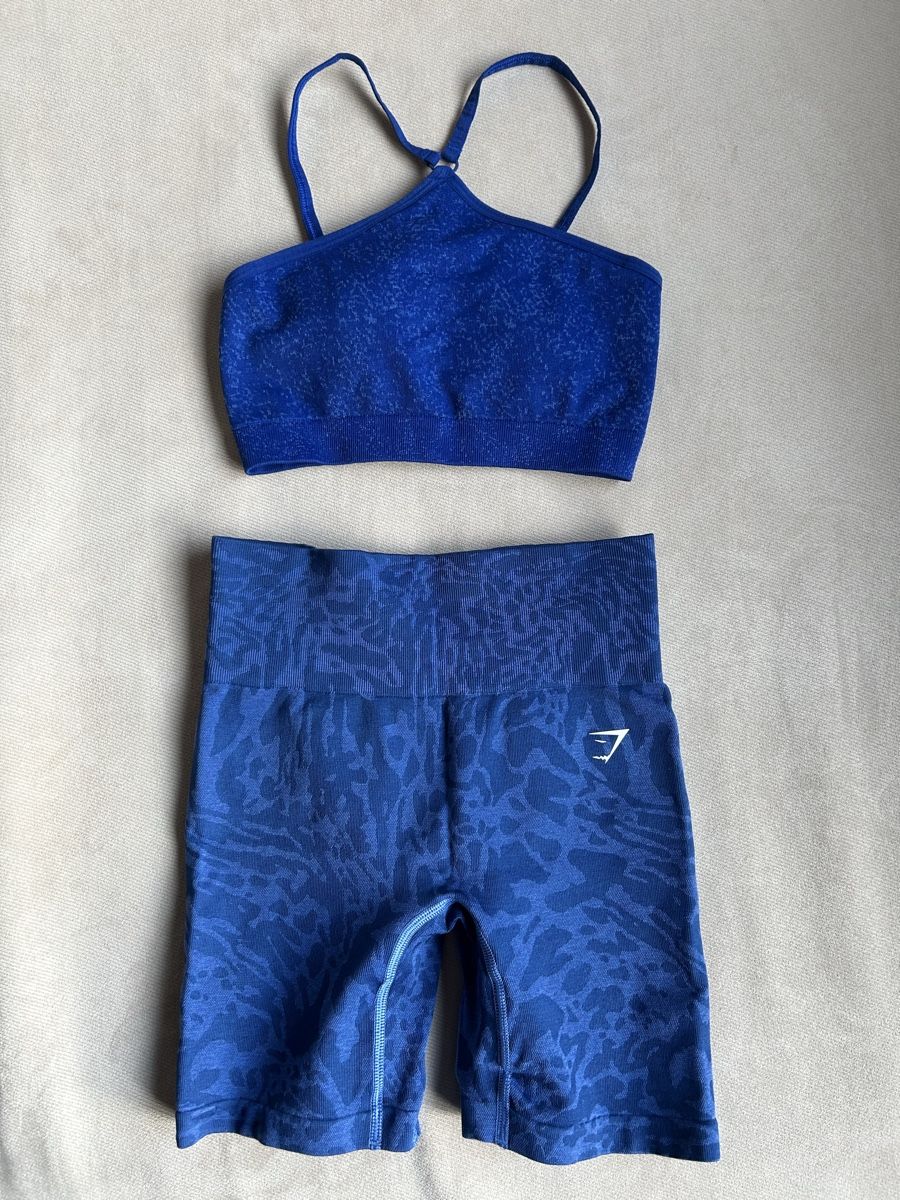 Kleiderpakete: Gym shark outfit – Gebraucht aus Herrliberg von sof_rk7l