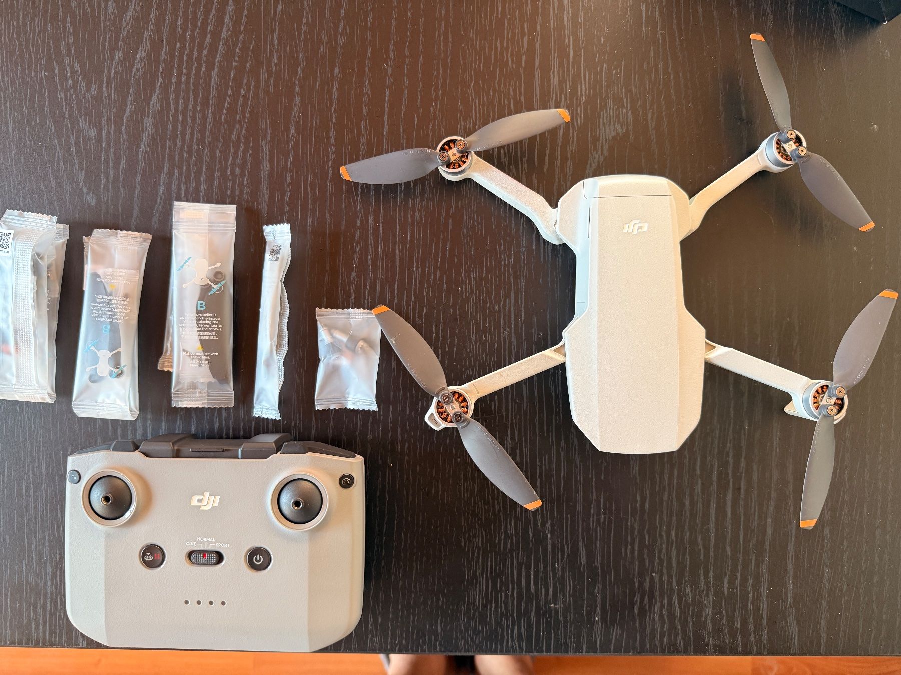 DJI RC Kits de montage: Neuwertige Drohne Dji Mini 2 Fly More Combo – D'occasion à Pohlern par Deskjet4 3