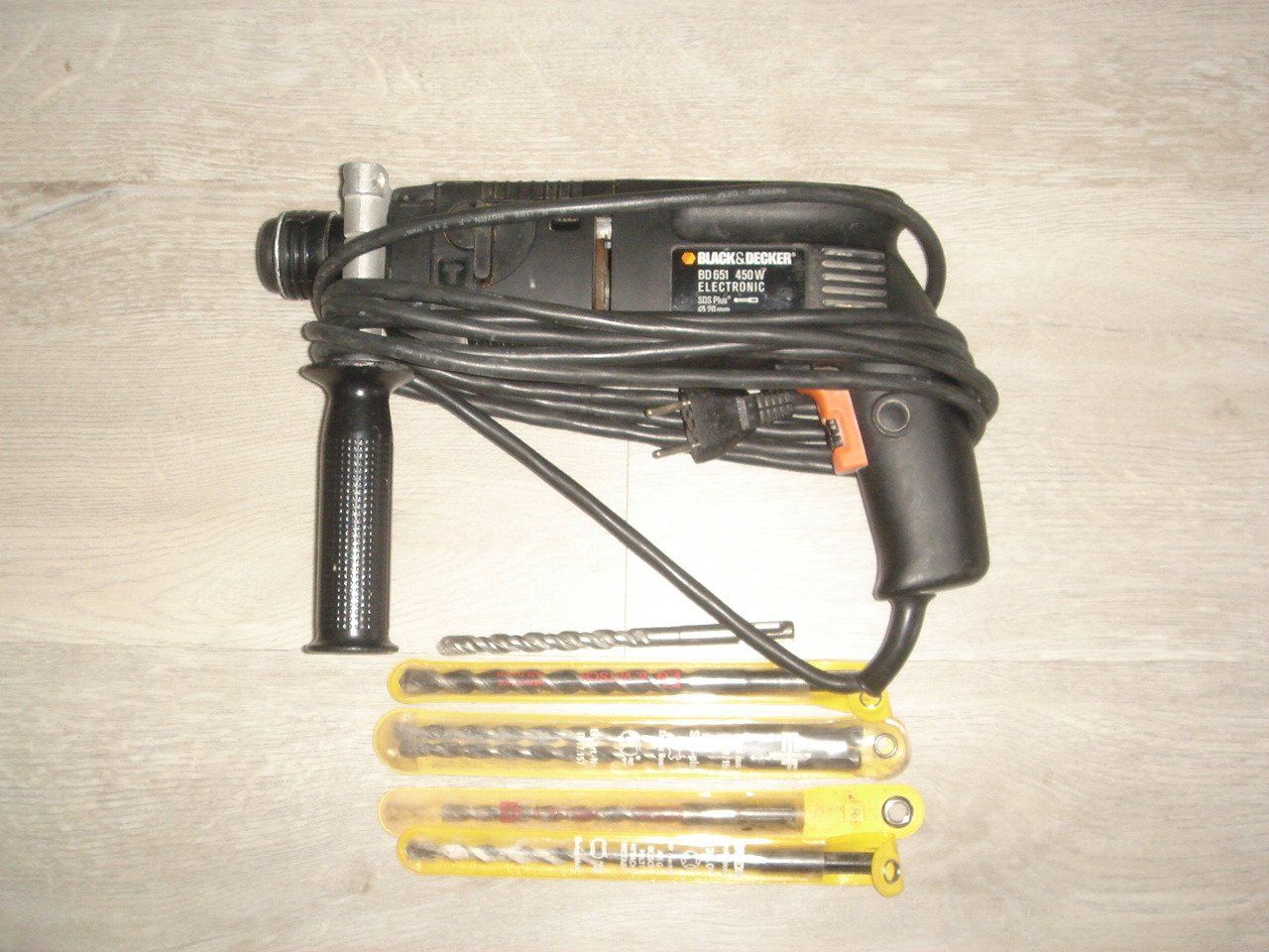 Perceuses: Black+Decker-Bohrhammer BD 651 450W mit diversen Bohrer – D'occasion à Büren an der Aare par Strahler0 1