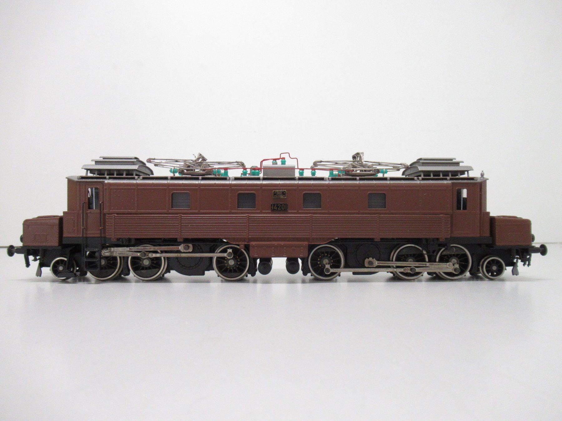 Metropolitan Modelleisenbahnen: Metropolitan 742 E-Lok Ce 6/8 I Köfferli SBB Analog Messing – Gebraucht aus Basel von mhmarken 1