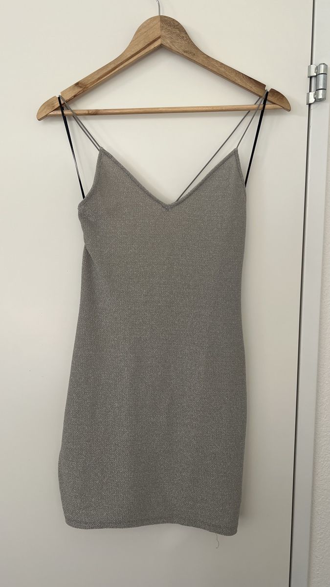 H&M Robes: H&M Silber Glitzerkleid – D'occasion à Wermatswil par Jara.a.s