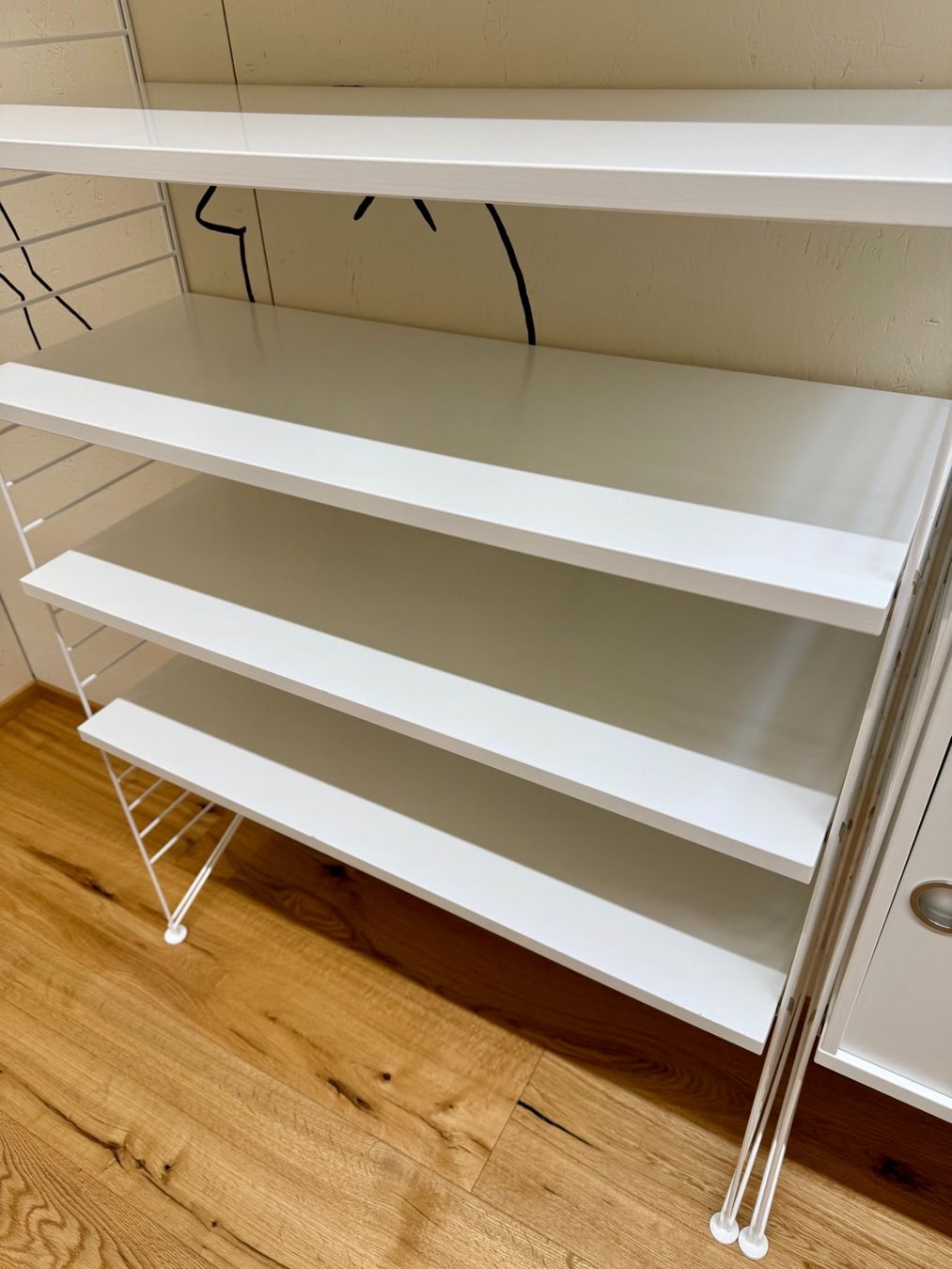 String Regale: String System Regal + Sideboard weiss, neuwertig (Original) – Gebraucht aus Oberkirch LU von petitefashion 7