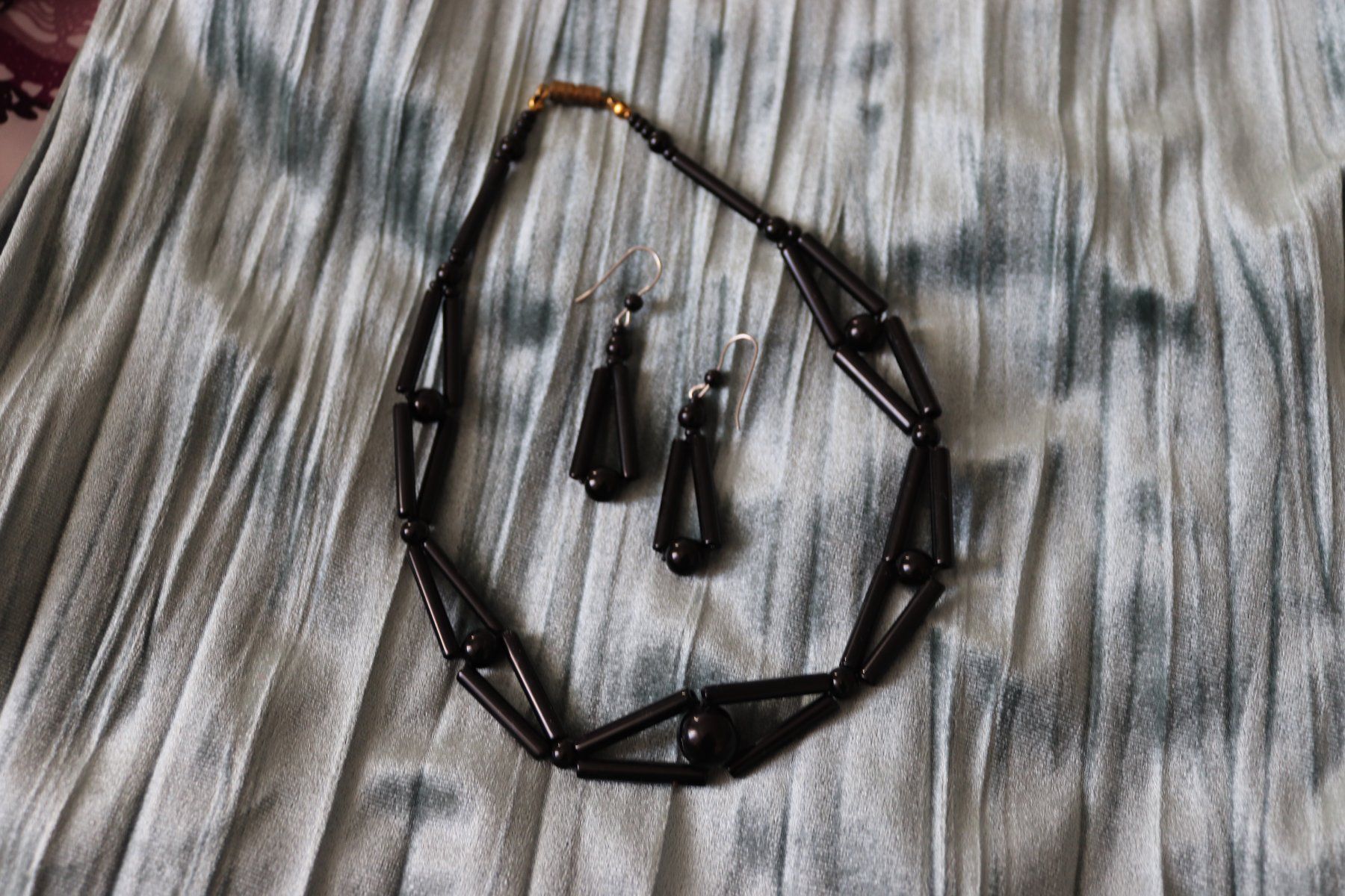 Altri gioielli: Boucles d'oreilles noires originales + collier – Usato da Biel/Bienne venduto da poison60 1