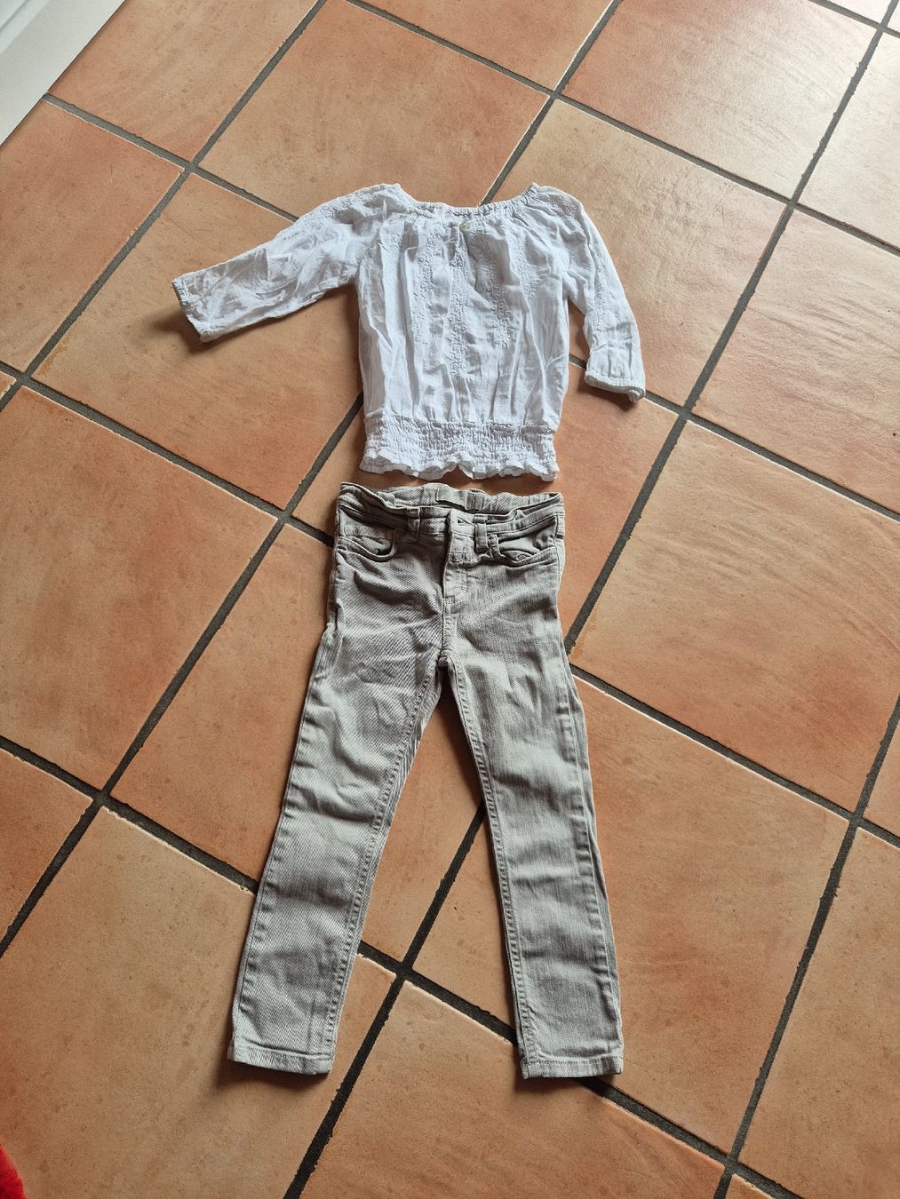 Lotti & Set di vestiti: Kleiderpaket 104/110 Mädchen – Usato da Wynigen venduto da La_Talpa 4