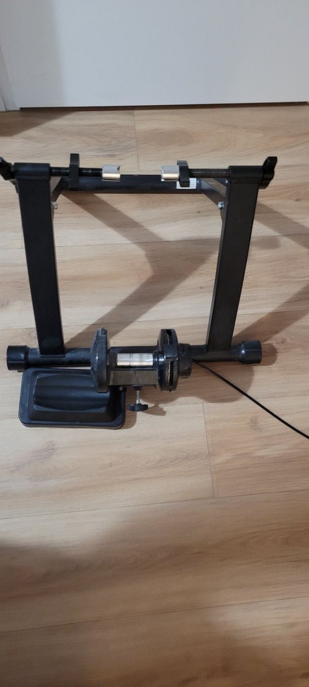 Hometrainer: Rollentrainer/Fahrradtrainer/klappbar – Usato da St. Gallen venduto da igo_k986 1