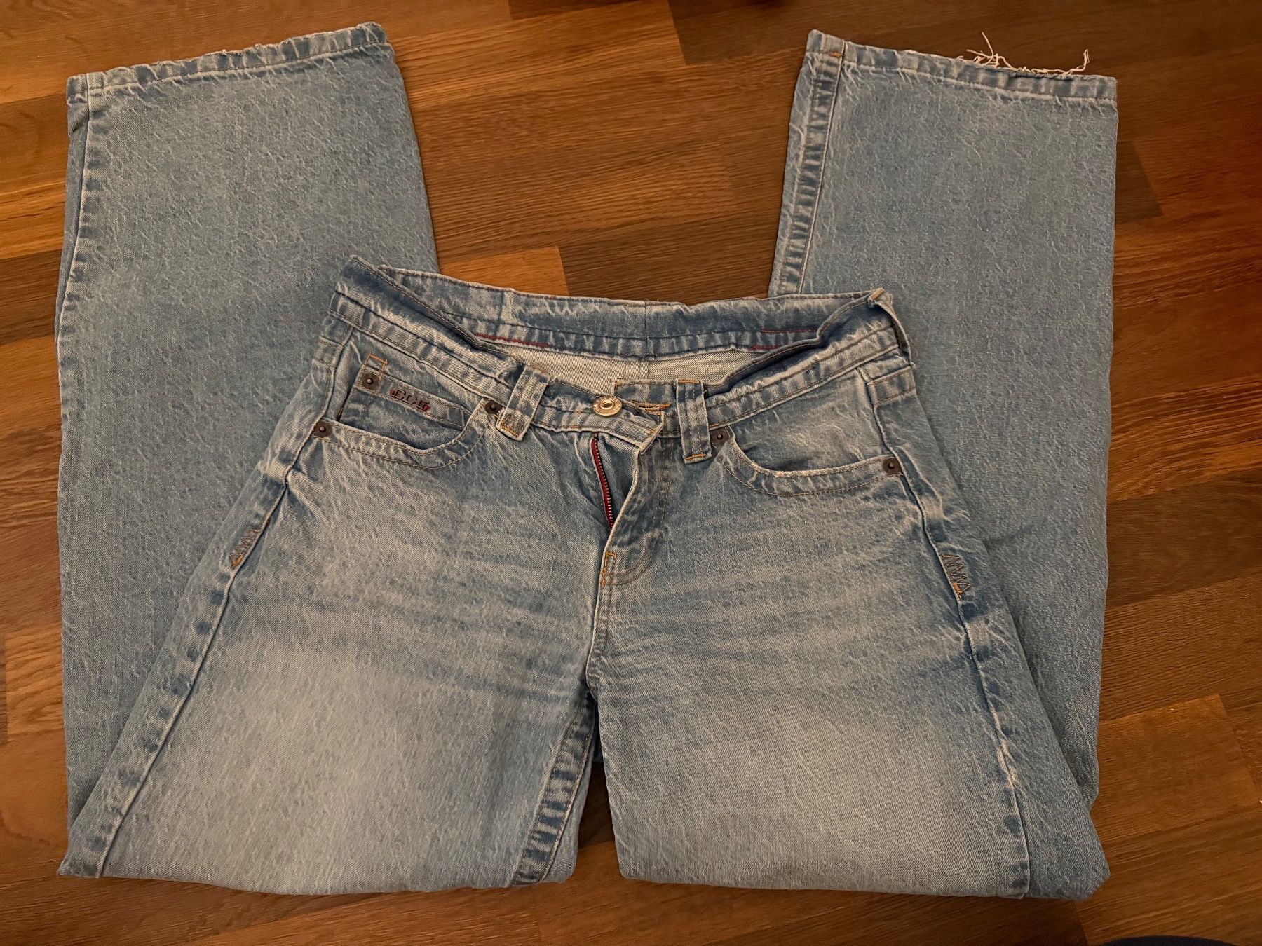 Jeans: Jeans BDG blau hellblau gerade Schnitt gebraucht – Gebraucht aus Adliswil von lar_2ltd 1
