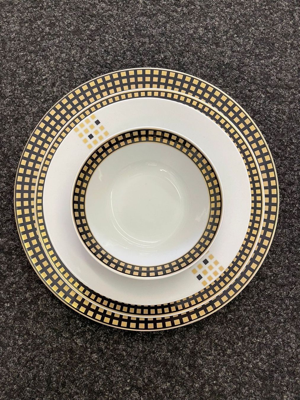Services de table: Porzellan Geschirrset "Iris" 97-teilig – Neuf avec emballage d'origine à Reinach AG par evimshop 5