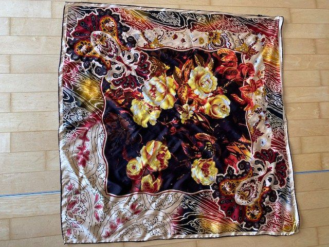 Foulard & Sciarpe: Seidenschal 80x80 – Usato da Edlibach venduto da Arnoldotto 1