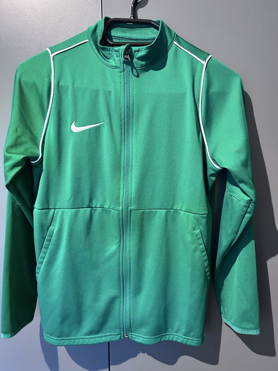 Nike Giacche: Nike Trainingsjacke Kinder Gr. 147-158cm – Usato da Einigen venduto da Babychilli