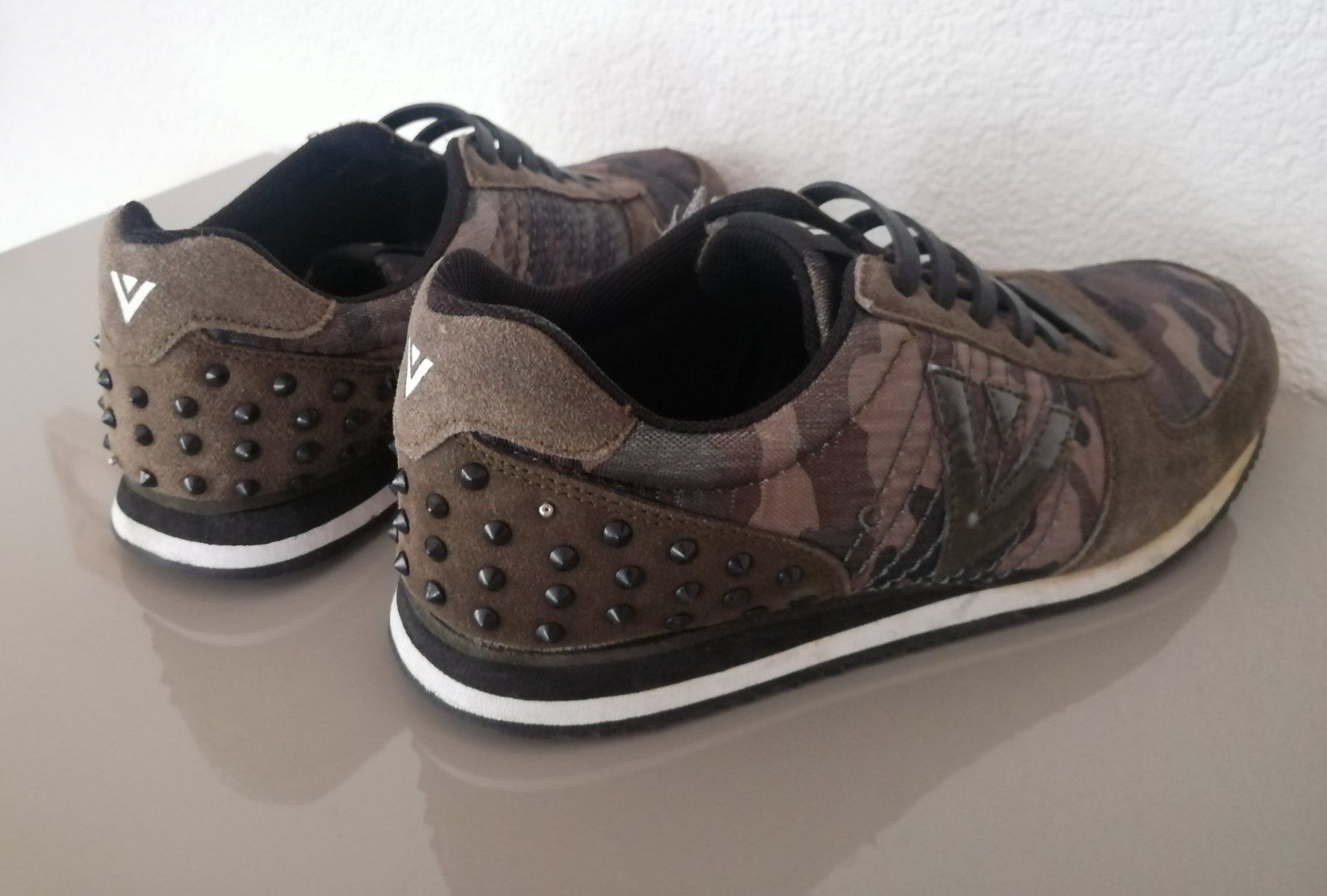 Herrenschuhe: Sneakers camouflage mit Nieten Gr. 39 – Gebraucht aus Mosnang von creativist 4