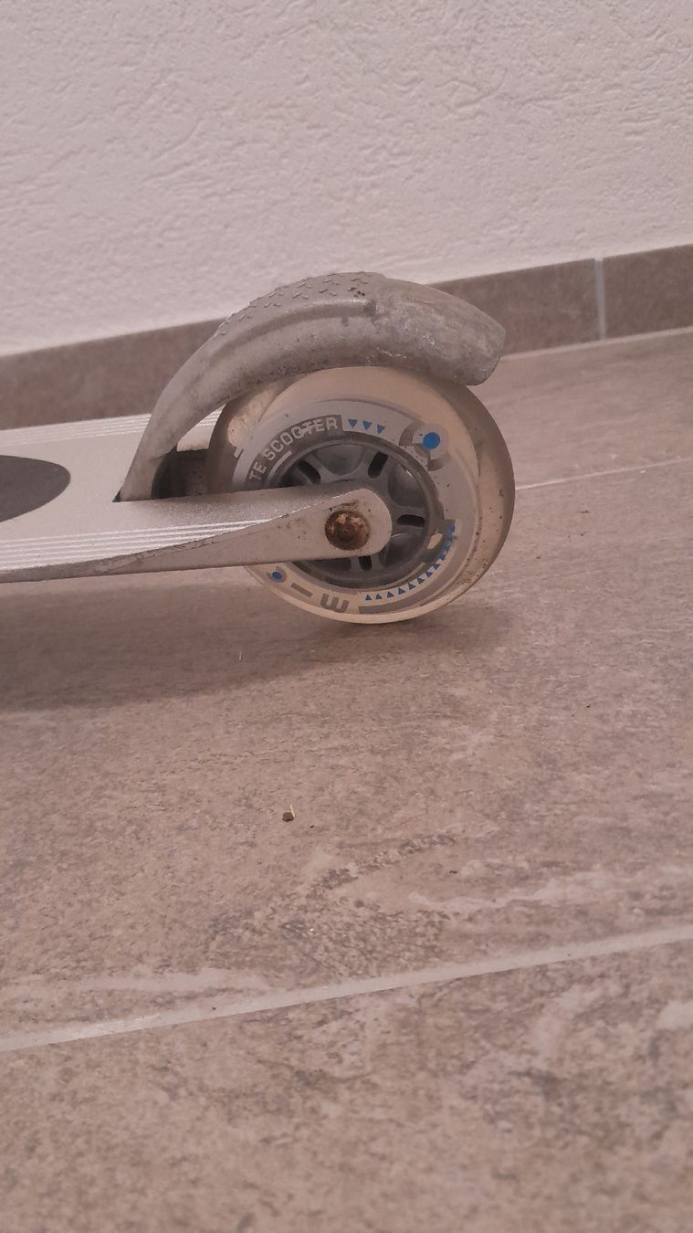 Micro Veicoli per bambini: Trottinette Micro, aluminium. – Usato da Poliez-Pittet venduto da wilmout3 1