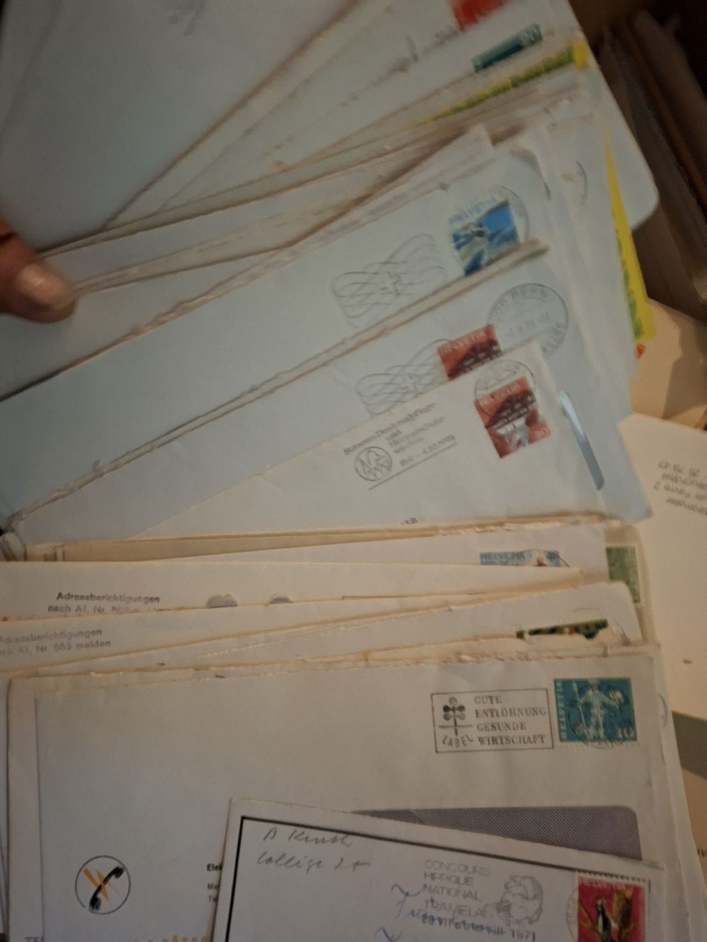 Tous les timbres: ca 10Kg / Briefe / Massenware / 0815 – D'occasion à Balgach par SIMEON27 1