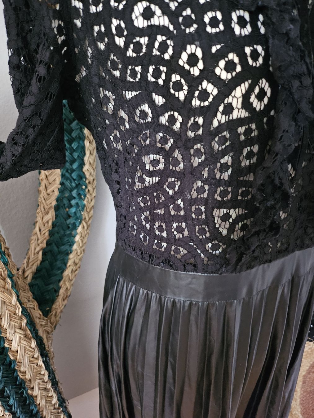 Zara Kleider: Schwarzes Spitzenkleid von Zara, Gr. M – Gebraucht aus Bülach von ane_yn2b 3