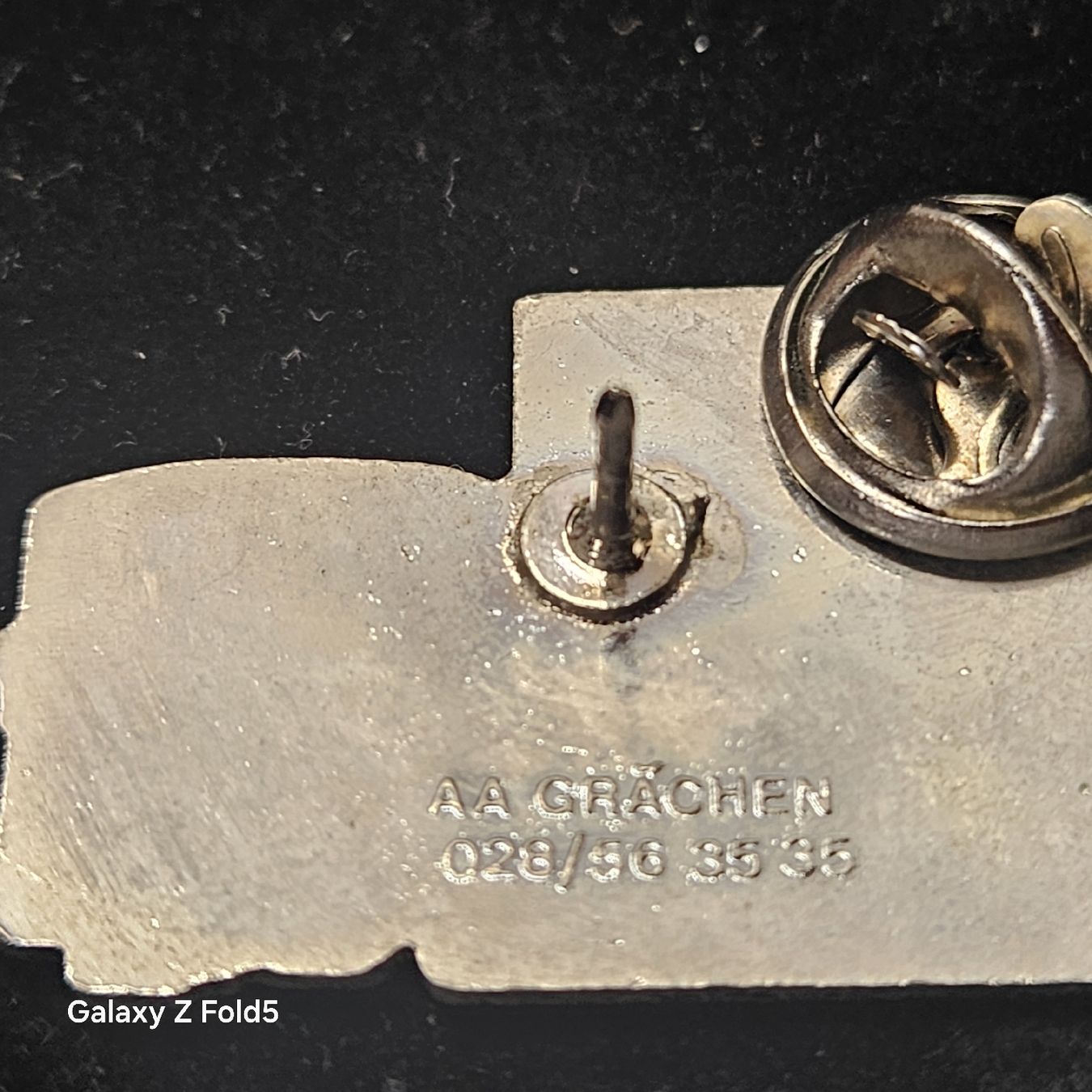 Plaketten & Abzeichen: Postauto Oberwallis Pin AA Grächen Nr. 028/96. – Neu (gemäss Beschreibung) aus St. Gallen von urs_j5tp 1