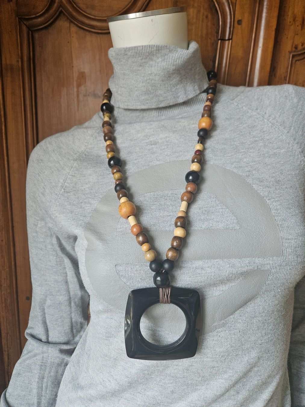 Catenine: collier porte lunettes perles bois – Nuovo e nell'imballaggio originale da Thônex venduto da lacomtessedesfees 3
