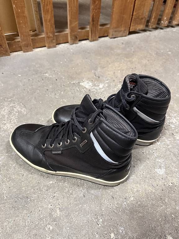 Scarpe da uomo: Büse Motorradstiefel (Grösse: 44) – Usato da Basel venduto da siwu1987