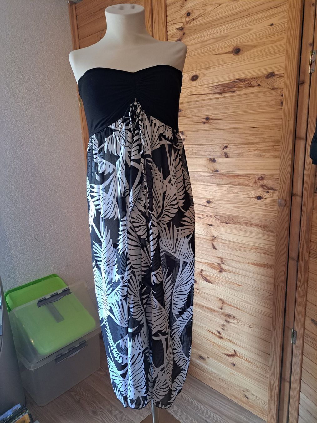 Vestiti: Damen Strandkleid schwarz-weiss, Grösse 36 – Usato da Rafz venduto da MuriFinn