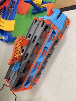 Hot Wheels Lastwagen mit Rennbahn