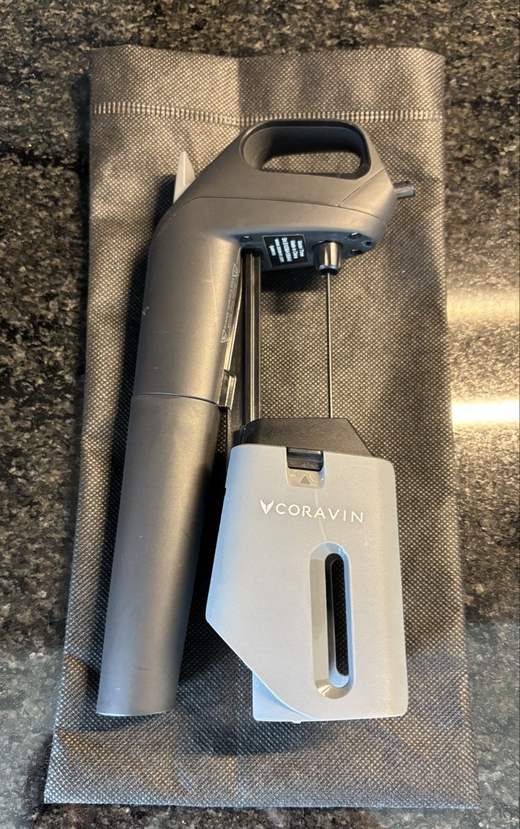 Vino: Coravin Model Three Weinsystem – Usato da Zumikon venduto da Haeckens