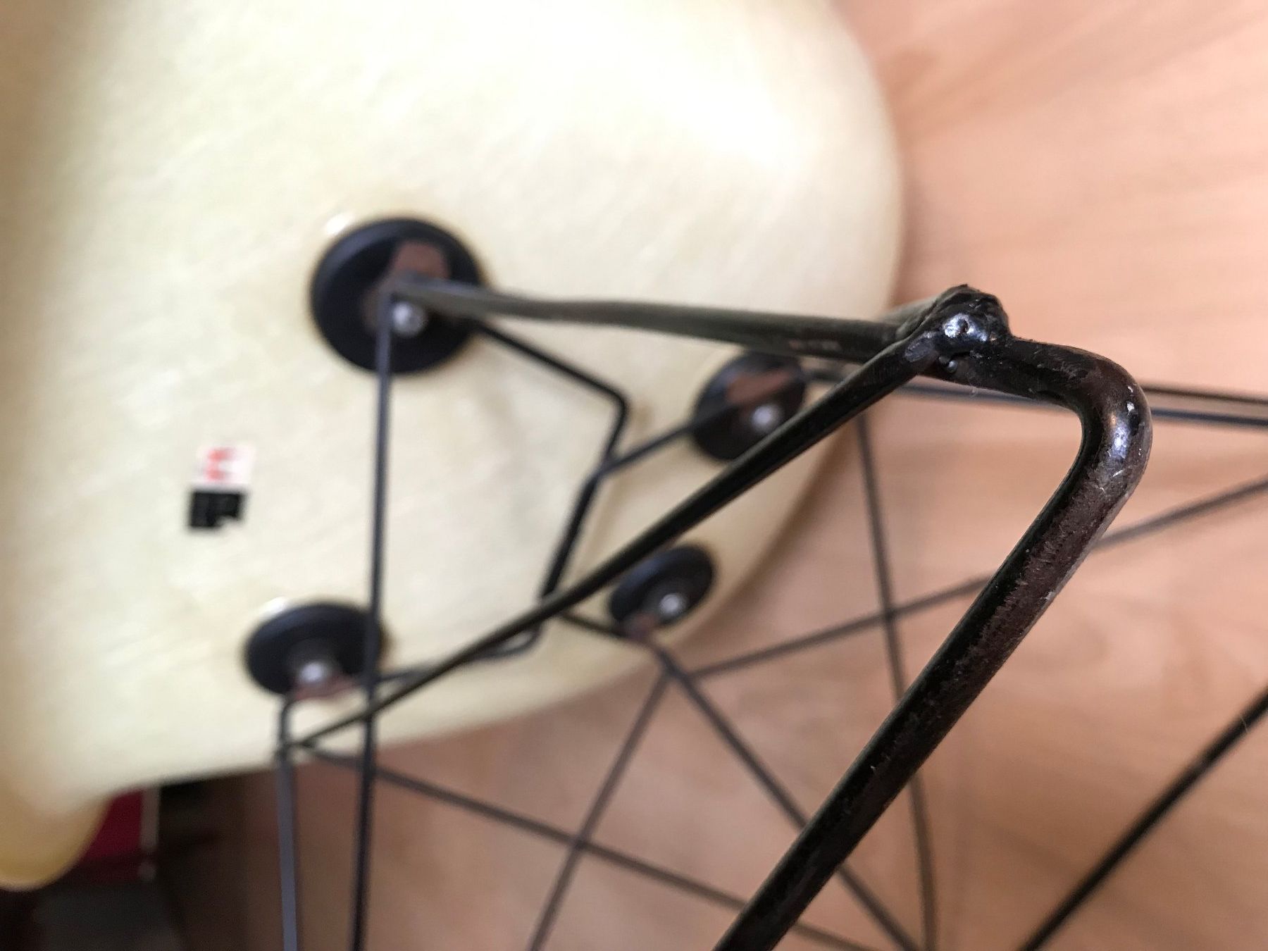 Eames Sedie: Armchair C&R Eames LAR – Usato da La Neuveville venduto da e_perriard 5