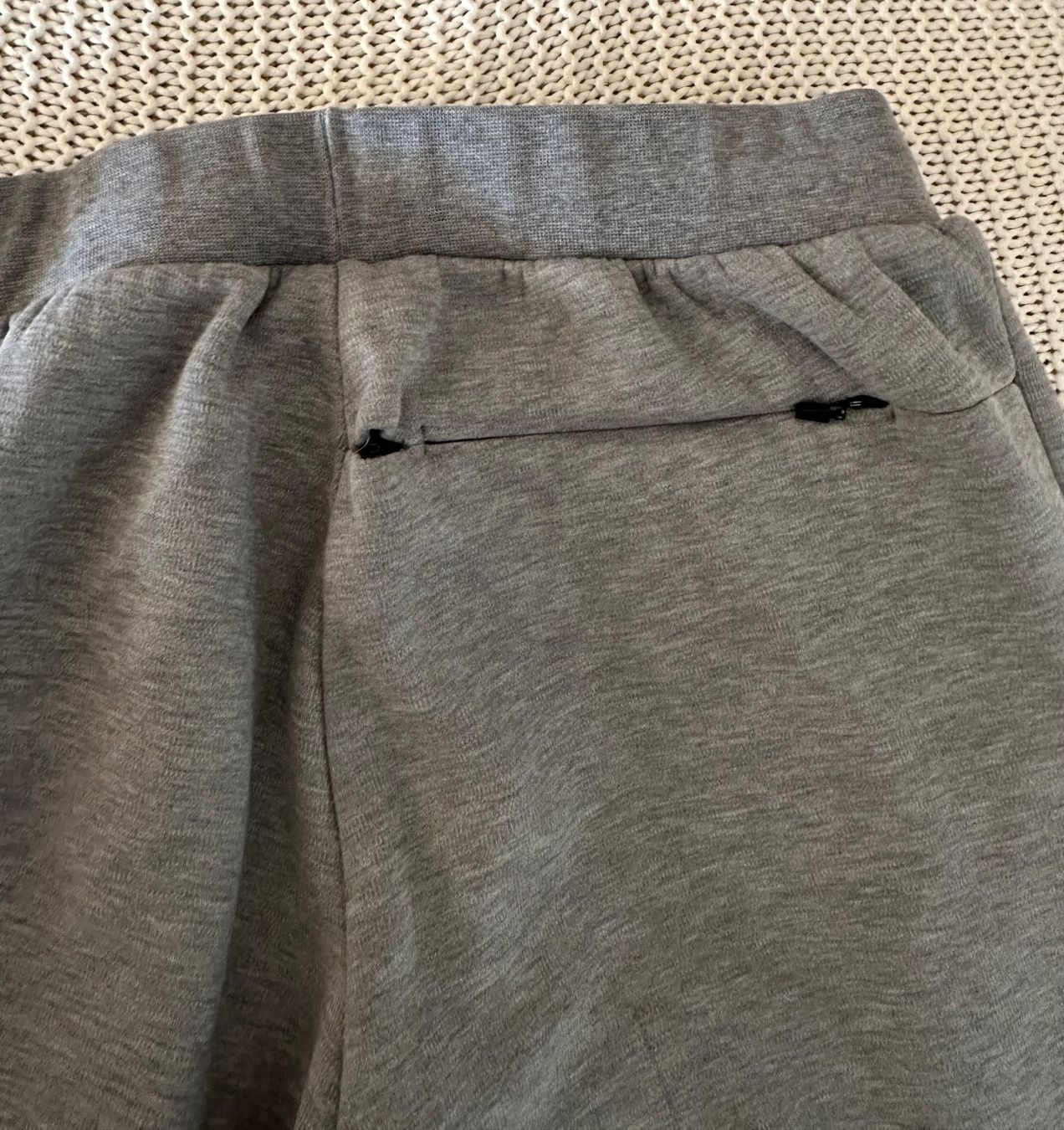Puma Pantaloni: Puma Trainingshose Grau, bequeme Freizeithose, Grösse M – Usato da Zürich venduto da Jocki02 4