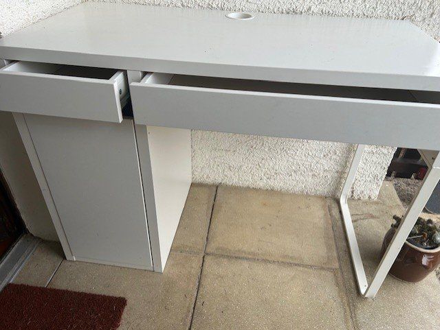 Ikea Schreibtische: Petit bureau Ikea Blanc MICKE (2) – Gebraucht aus La Rippe von lae_wym7 1