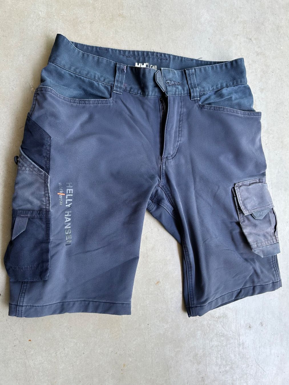 Helly Hansen Pantaloni: Helly Hansen Workwear Arbeitsshorts C48 – Usato da Ittigen venduto da labrador35