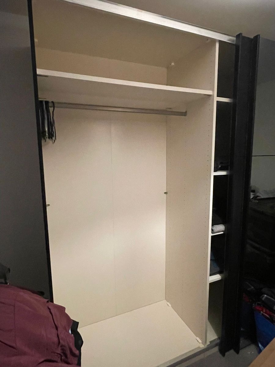 Armadi: Grosser Kleiderschrank mit Schiebetüren – Usato da Wangs venduto da anj_fqh8 1