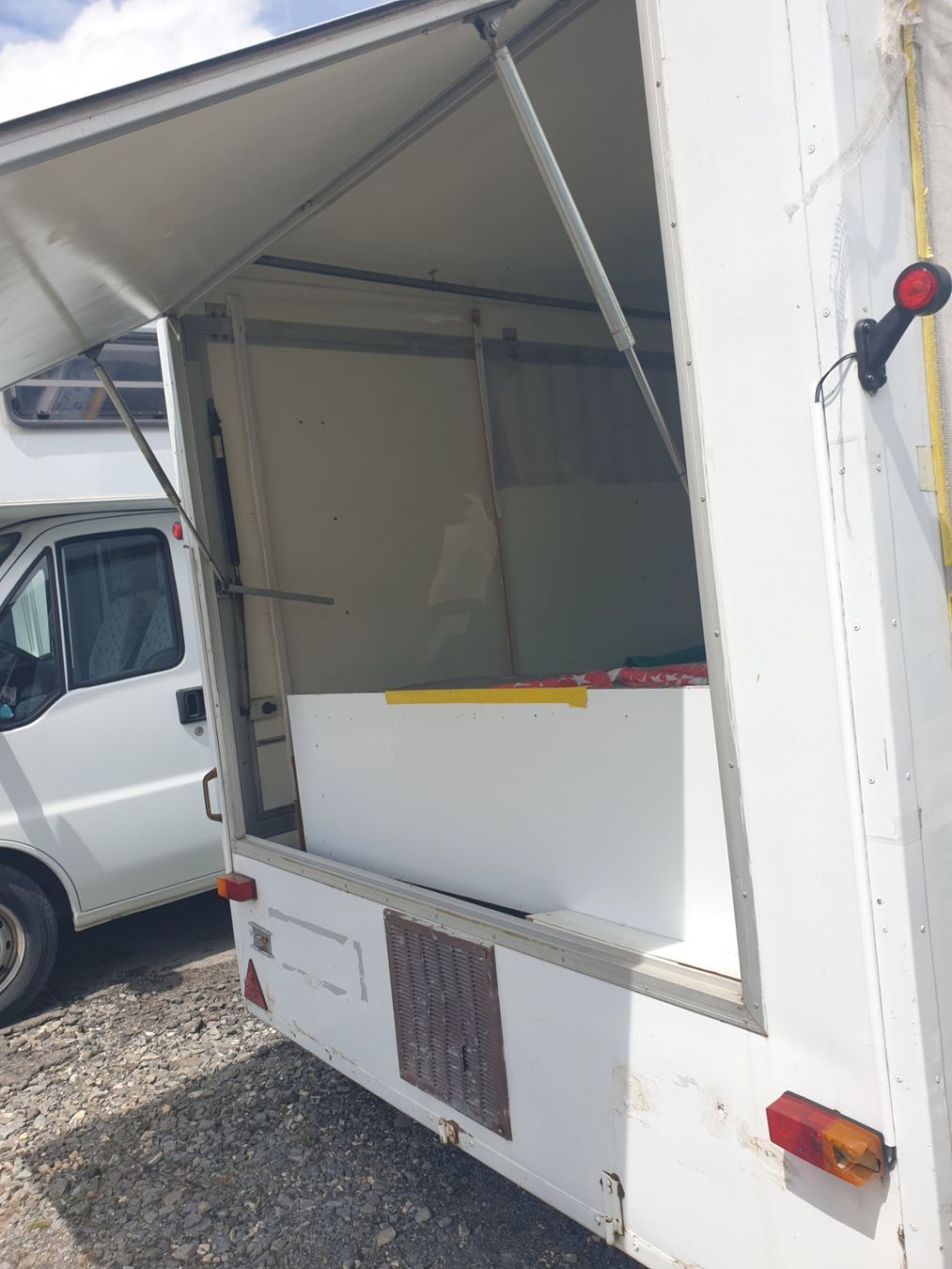 Rimorchi: Imbissanhanger – Usato da Frutigen venduto da Nat61 1