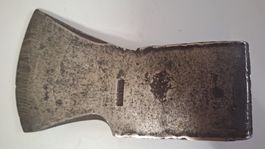 antikes  geschmiedetes Beil