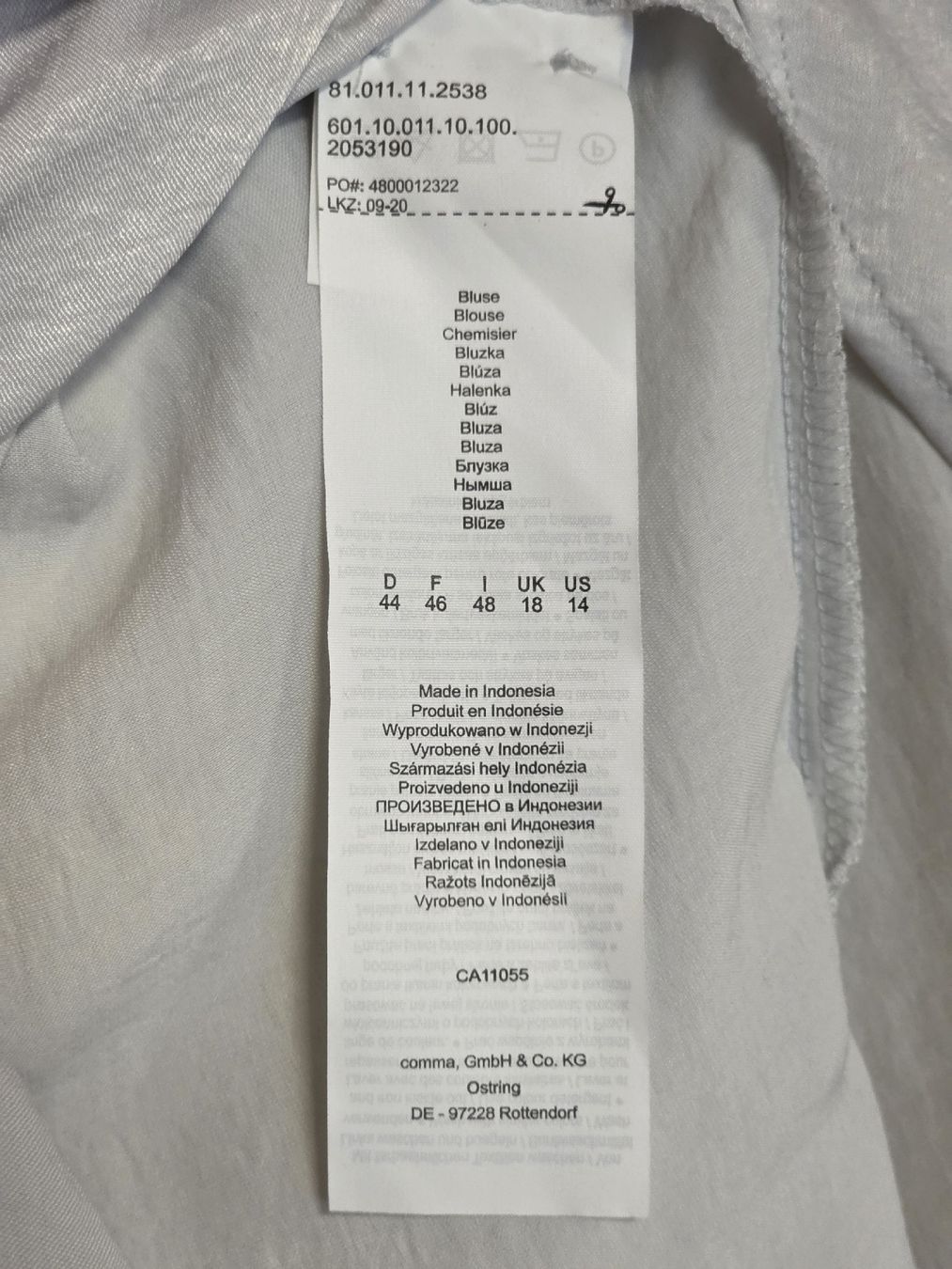 Comma Blusen: New Comma Blouse, silver, size 44 – Neu und originalverpackt aus Volketswil von mic_27b5 3