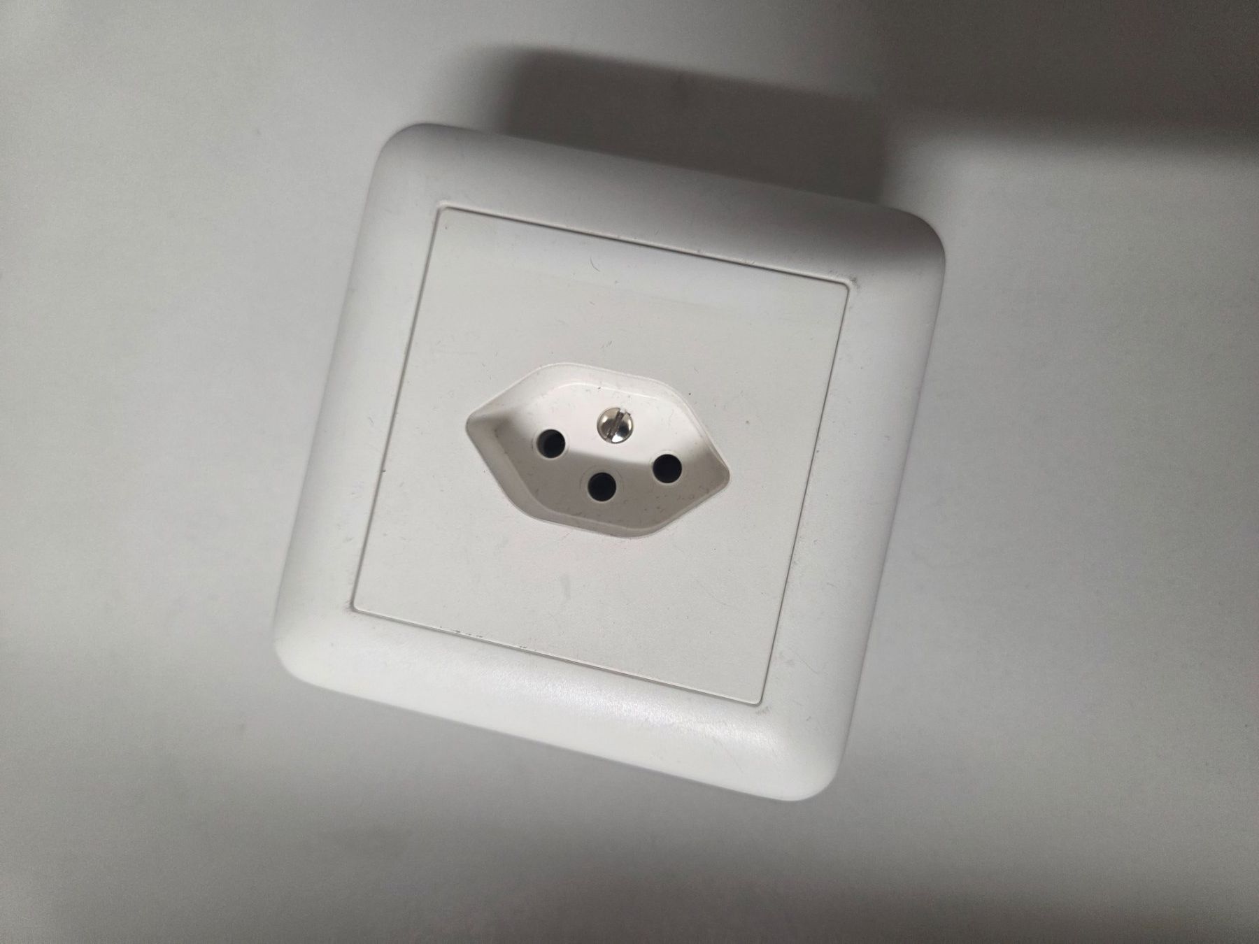 Stecker: T13 Steckdose UP – Gebraucht aus Zürich von Alibaba1234