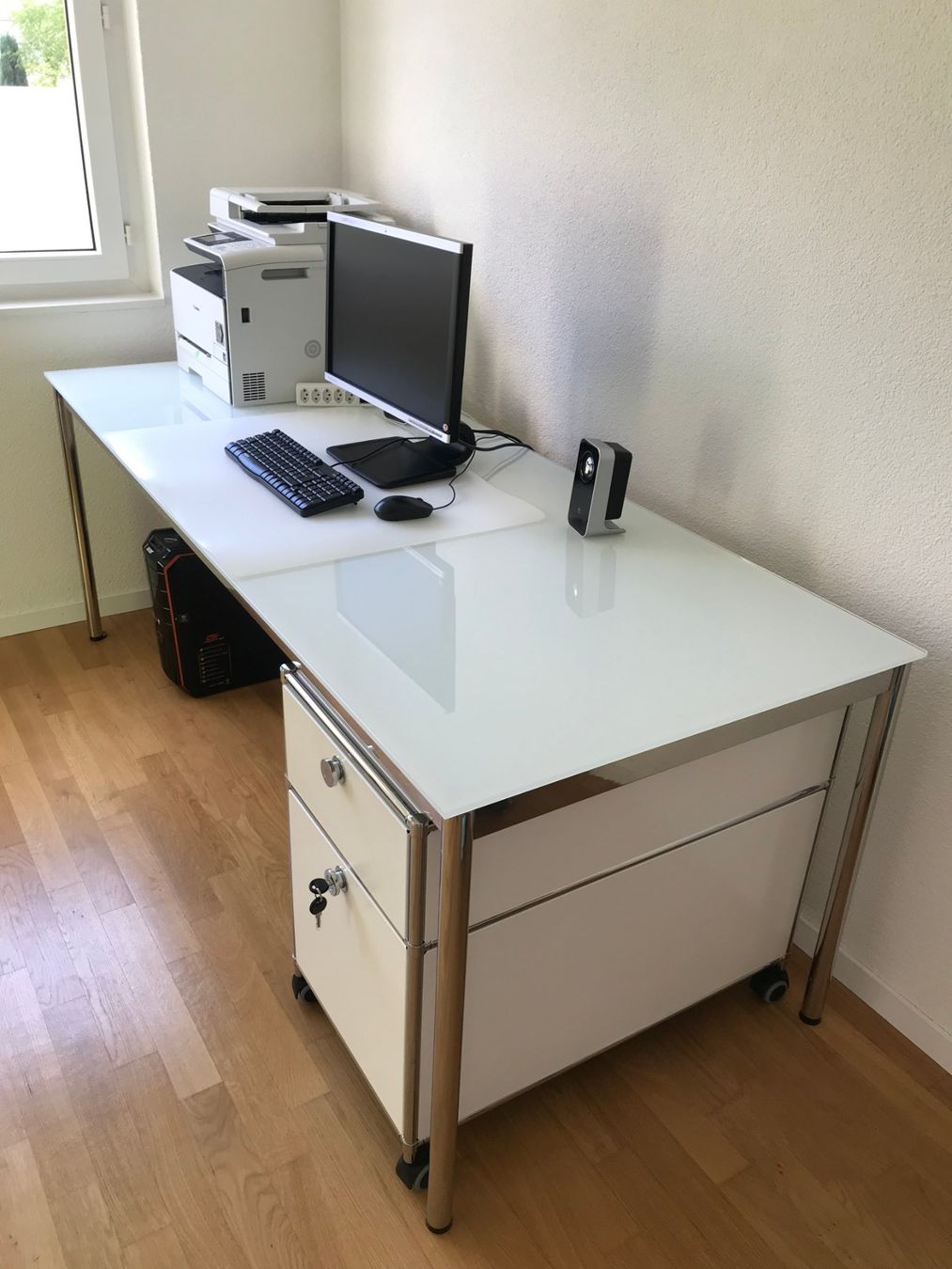 Tische: Glastisch (200/80) - mit Korpus – Gebraucht aus Bazenheid von nervik