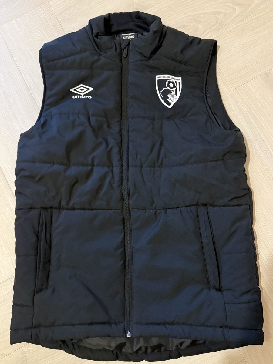 Gilet & Giacche: Umbro Gilet AFC Bournemouth – Nuovo (secondo la descrizione) da Saignelégier venduto da lamps