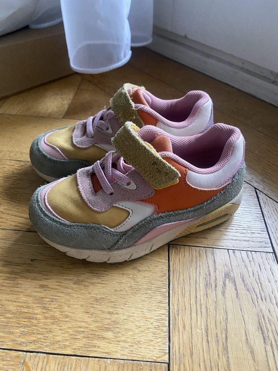 Next Schuhe für Mädchen: Sneaker Grösse 26.5  – Gebraucht aus Bern von Violettaline