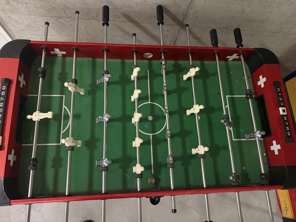 Jeux: Tischkicker/Döggelikaste – D'occasion à Basel par lau_k2f7 2