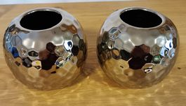 2 edle, silberfarbige Vasen, Kugeldesign, Top Zustand!
