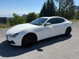 Maserati Ghibli Limousine weiss 2016 Turbolader-Schaden