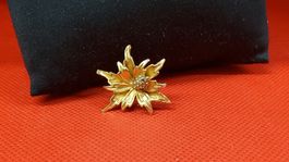 Brosche Blumenform goldfarben mit Steinchen guter Zustand