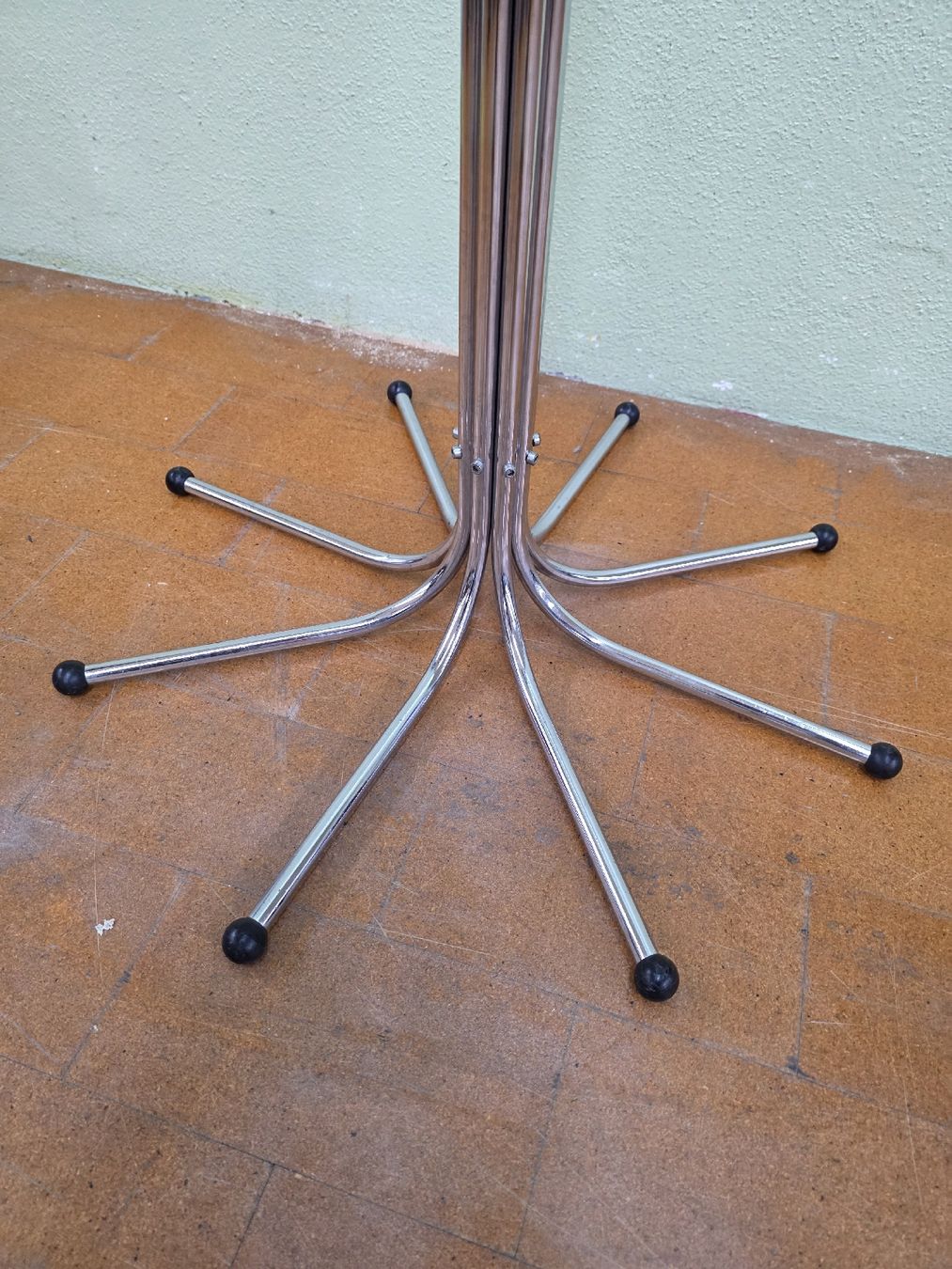 Fritz Hansen Guardaroba: Designer Kleiderständer Fritz Hansen - Coat Tree – Usato da Lichtensteig venduto da UsedINStore 3