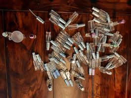 59x Nachfüllbare Sprühflascheaus Glas 2ml mit Alu-Sprühkopf