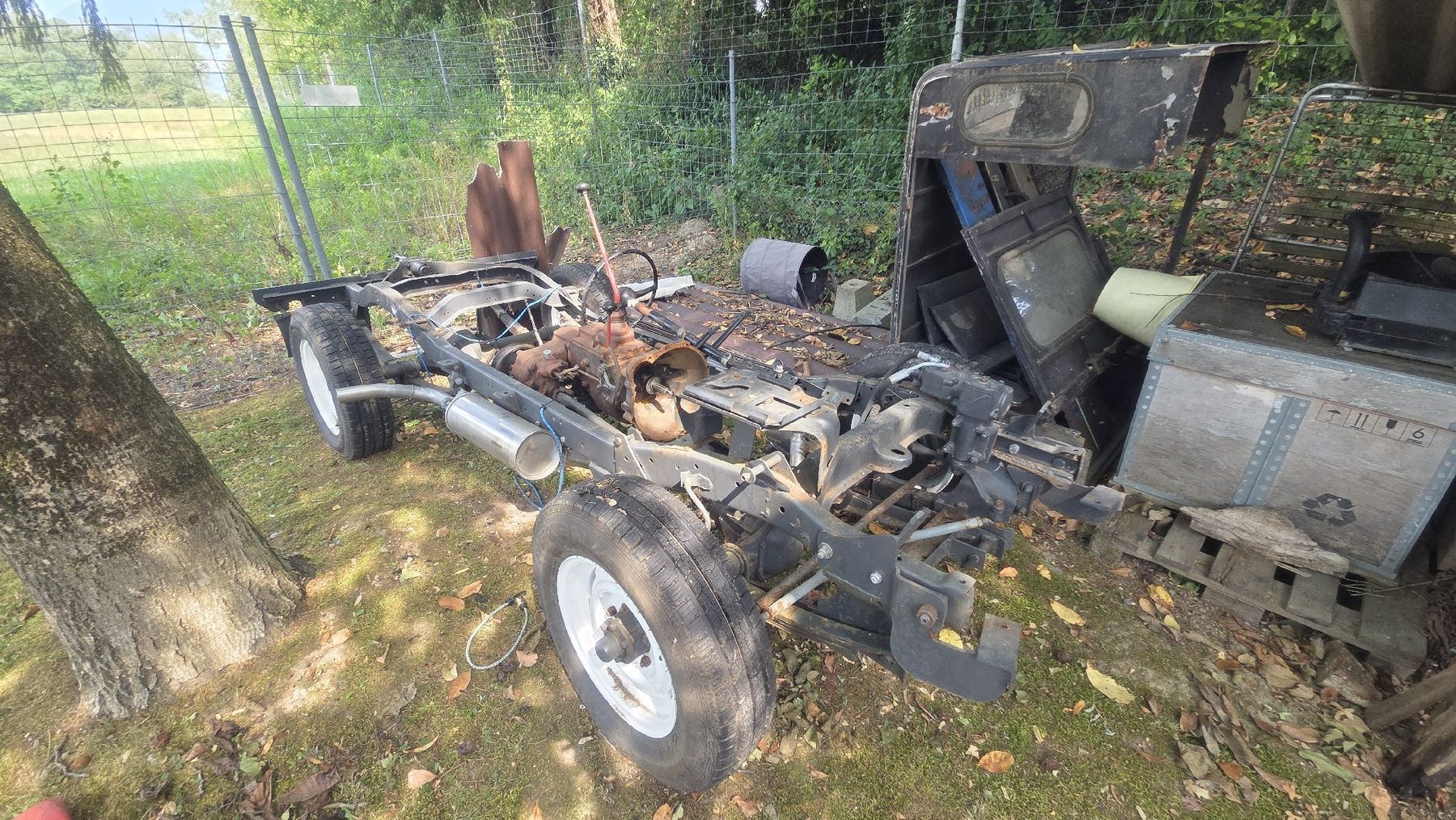 Jeep Tutti pezzi di ricambio auto: Telaio e cambio Jeep Willis – Usato da Coldrerio venduto da RaulF22
