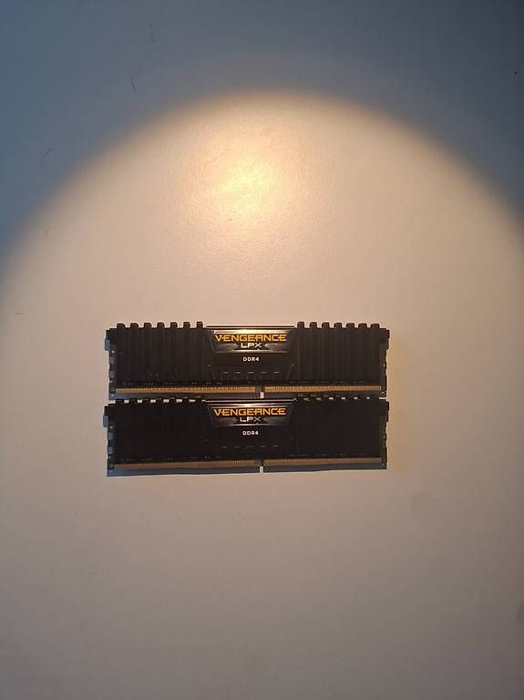 Memoria / RAM: RAM (24 Gigabyte DDR 4) – Usato da Lupsingen venduto da Claudine1978 2