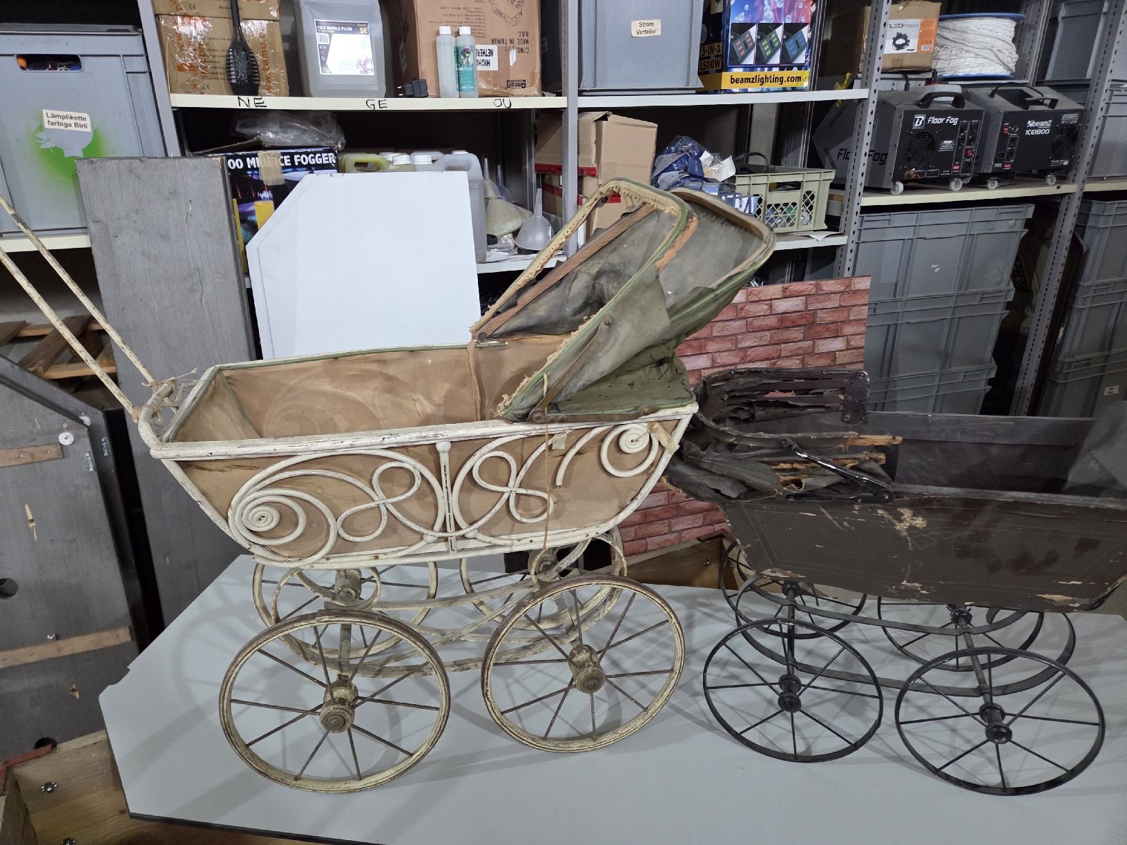 Carrozzine: 2 alte Kinderwagen – Difettoso da Oetwil am See venduto da Openairbar